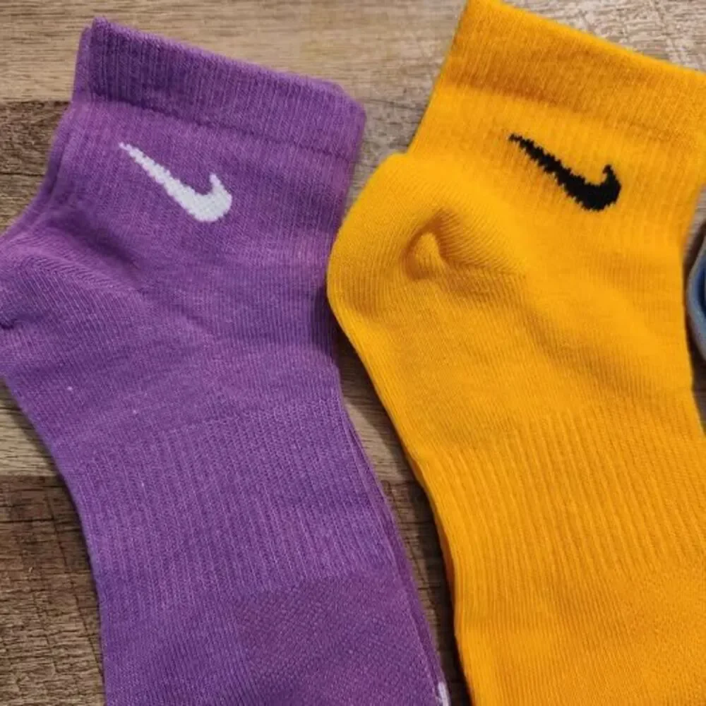 Nike Dri Fit NWOT Medium Unisex 3 Pair